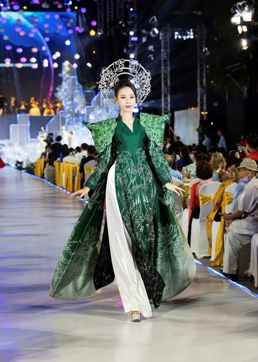 Á HẬU NGỌC HẰNG (1).jpg