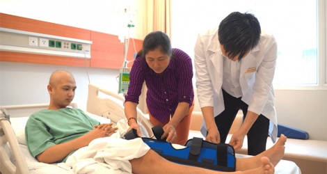 Viaje de miles de kilómetros para recuperar piernas de niño con cáncer de huesos