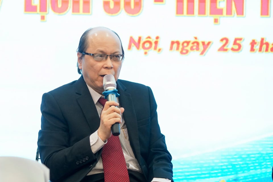 El Sr. Do Hoang Linh, ex subdirector a cargo del sitio de reliquias de Ho Chi Minh en el Palacio Presidencial, compartió su experiencia en el seminario.