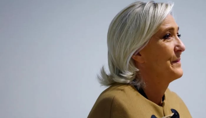 Marine Le Pen, la dirigeante d'extrême droite française, nie les accusations de détournement de fonds devant la justice