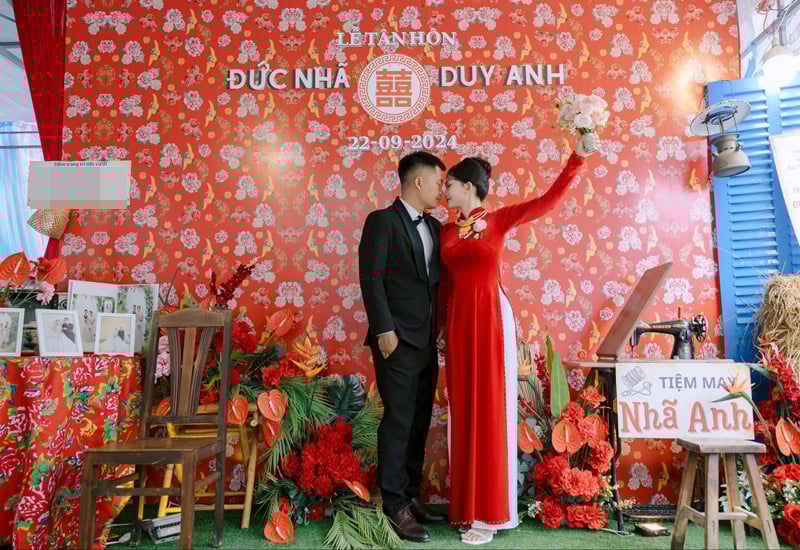 Chú rể Sóc Trăng 'đạo diễn' đám cưới phong cách lạ, cô dâu kém 12 tuổi sửng sốt - Ảnh 2.
