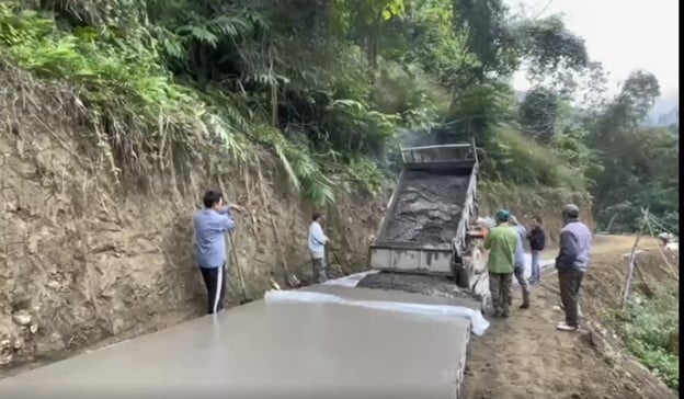 Nông dân vùng cao Bắc Kạn hiến đất, hiến công làm 