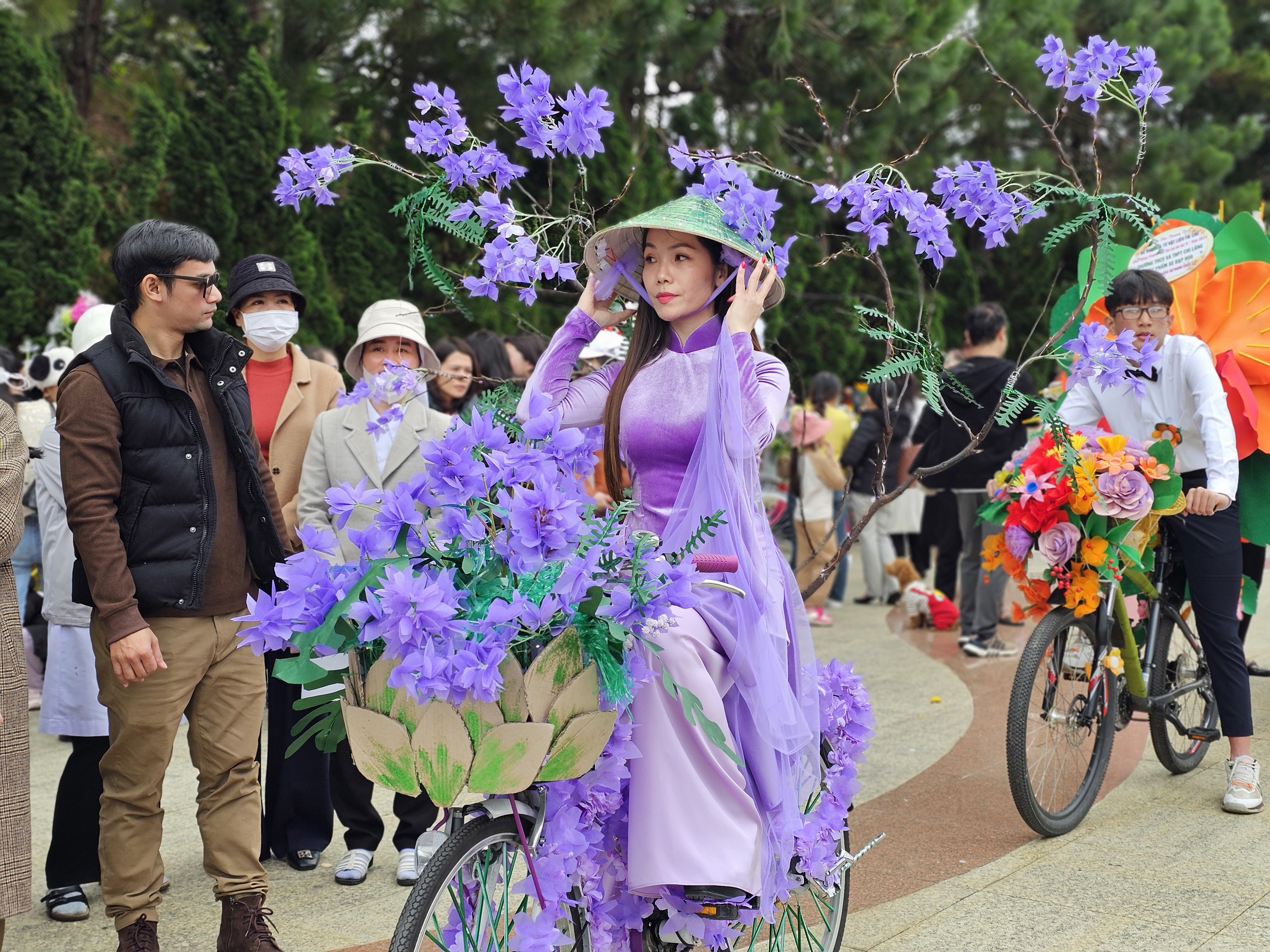 Giáo viên thành phố Festival hoa thi trang trí xe đạp hoa- Ảnh 11.