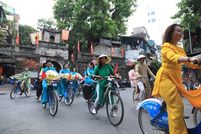 Du lịch Hà Nội thu gần 2.200 tỷ đồng trong 4 ngày nghỉ lễ ảnh 1