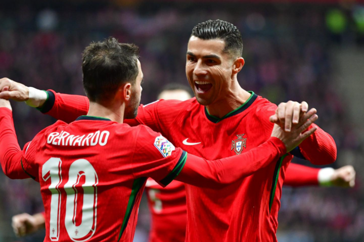 Ronaldo tỏa sáng giúp Bồ Đào Nha dẫn đầu bảng.