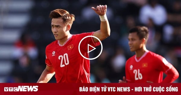 Bui Hoang Viet Anh scores, Vietnam takes the lead against Iraq