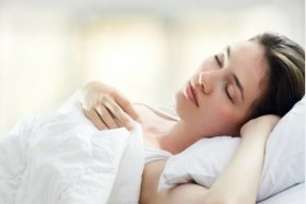 6 maneras de maximizar la belleza de tu piel mientras duermes