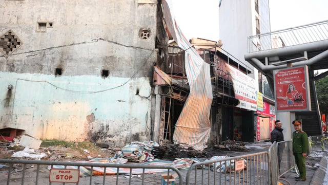 Hanoi City leaders direct to overcome consequences of fire at coffee shop on Pham Van Dong street