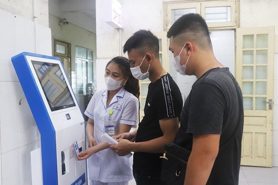 People go through medical examination and treatment procedures at Van Dinh General Hospital, Ung Hoa district, Hanoi.