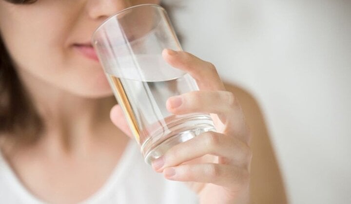 Drinking less water will make your skin dry, revealing more wrinkles.