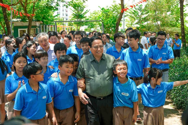 Thủ tướng Chính phủ thăm học sinh trường Hy Vọng Đà Nẵng