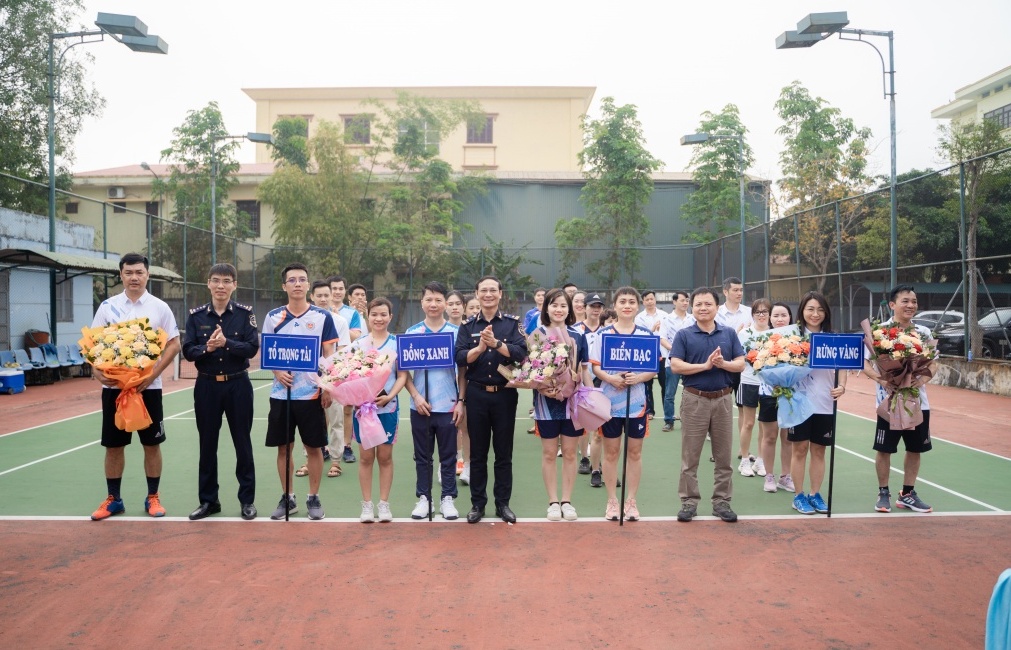 La jeunesse douanière de Quang Binh a organisé un tournoi sportif à l'occasion de la fondation de l'Union.