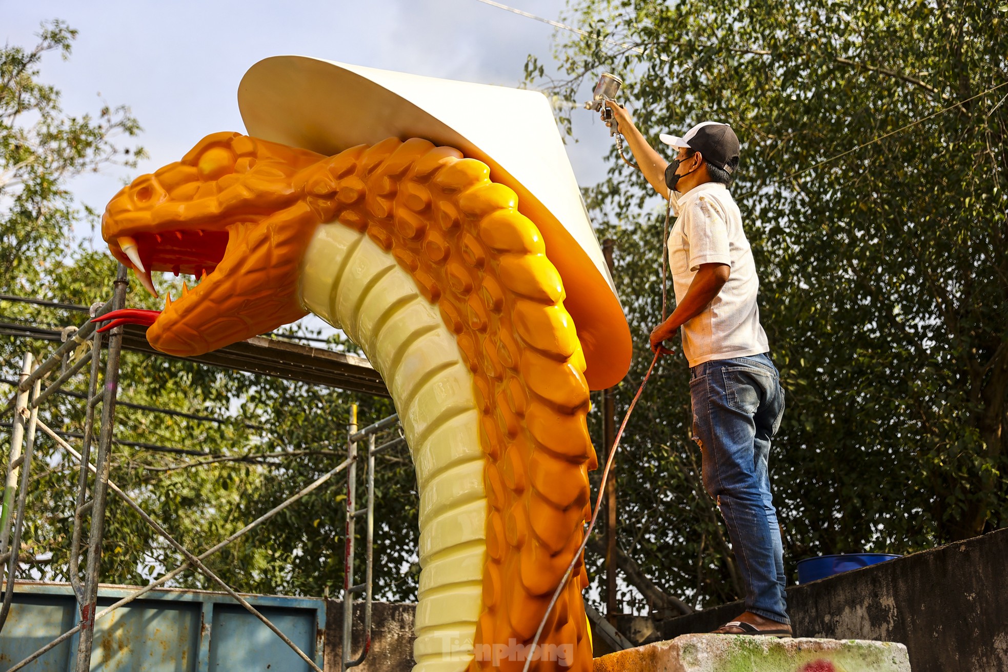 Admire the giant snake mascot worth 500 million VND in Ho Chi Minh City photo 3