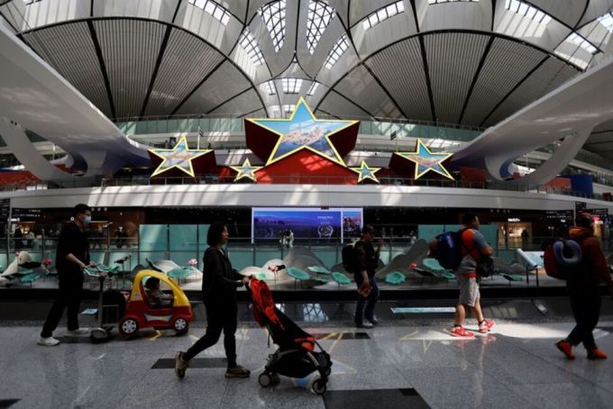 Ausländische Touristen kommen im April 2023 am internationalen Flughafen Peking-Daxing an. Foto: Reuters