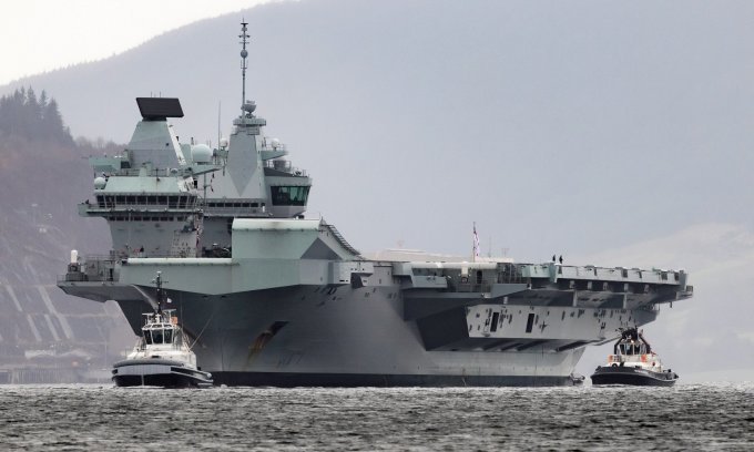 HMS Queen Elizabeth មកដល់កំពង់ផែនៅប្រទេសស្កុតឡែនក្នុងឆ្នាំ 2022។ រូបថត៖ Royal Navy