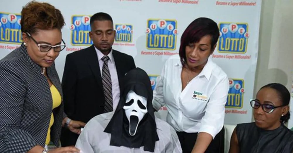 Mystery of Vietlott jackpot owner, American who won hundred billion lottery wearing mask?