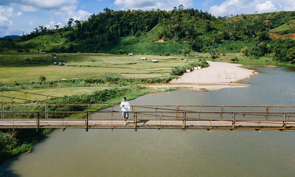 Cầu treo 'sống ảo' cho du khách đến Tây Nguyên