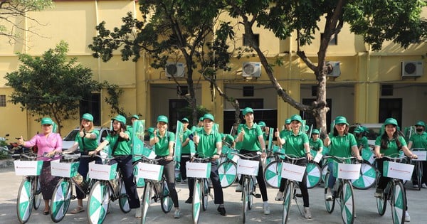 Miss Ngoc Han rides a bicycle in a parade to spread green and frugal lifestyle