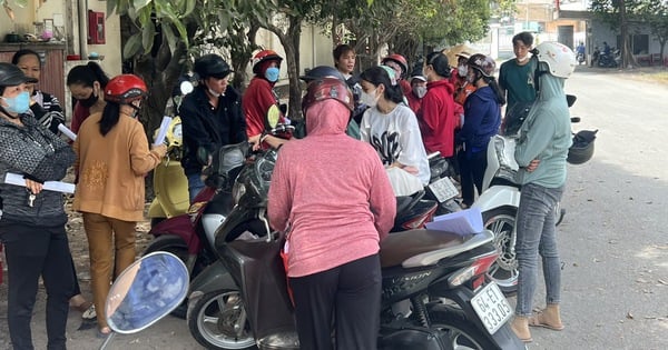 Al exigir el pago de los salarios no pagados, los trabajadores se quedaron estupefactos porque el vendedor del comedor era el director.