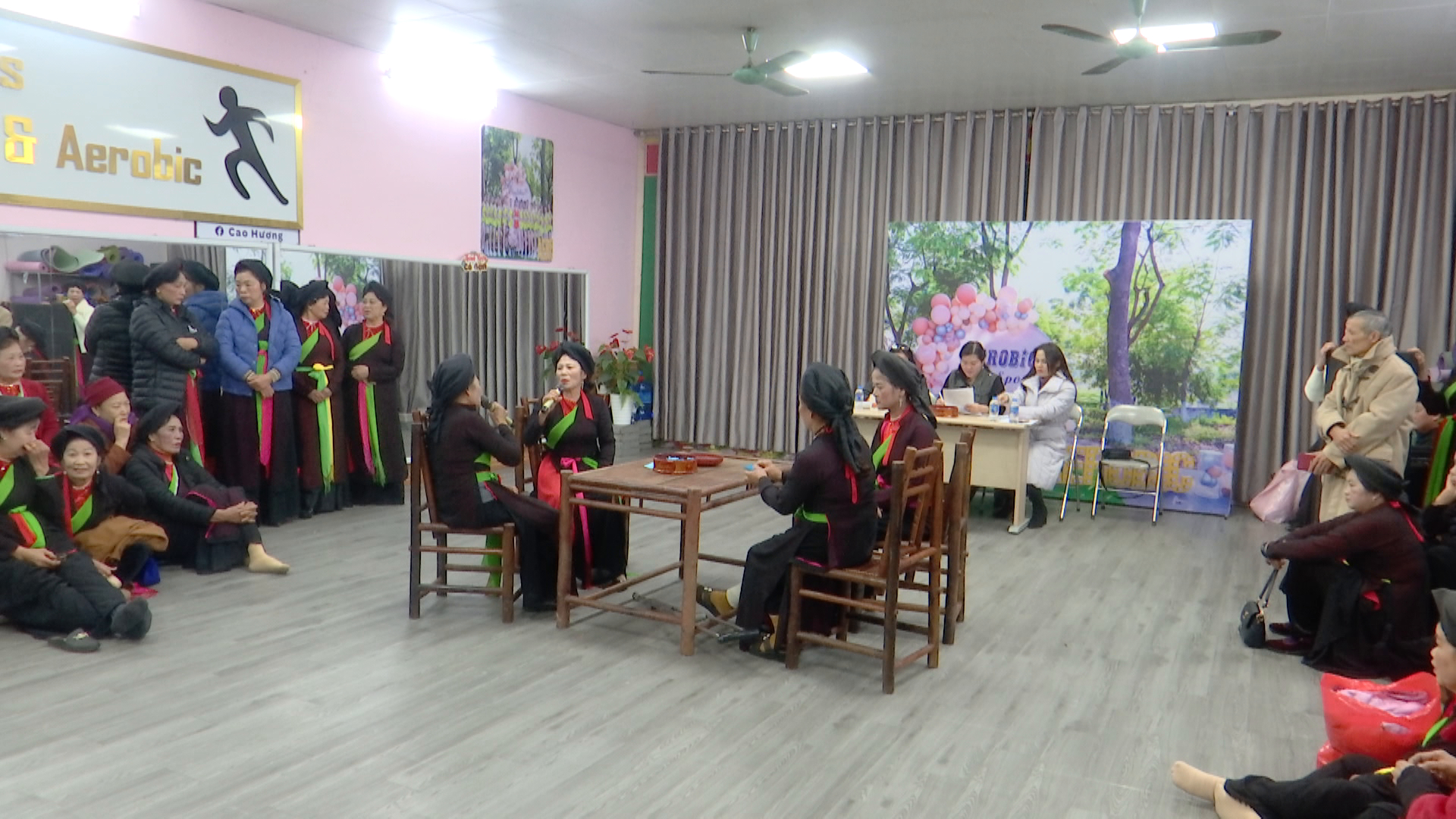 Près de 200 couples ont participé au concours de pêche folklorique de Bac Ninh Quan Ho, Xuan Giap, Thinh 1