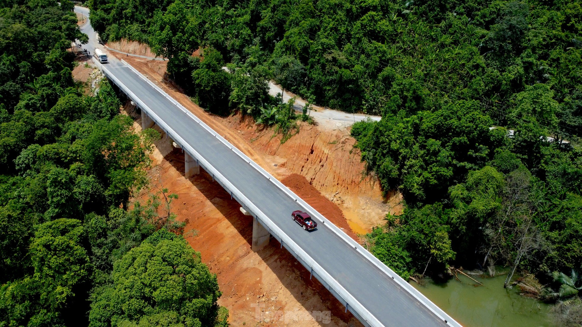 La forme de la route nationale 8A après sa modernisation avec un capital de plus de 1 600 milliards de VND photo 11