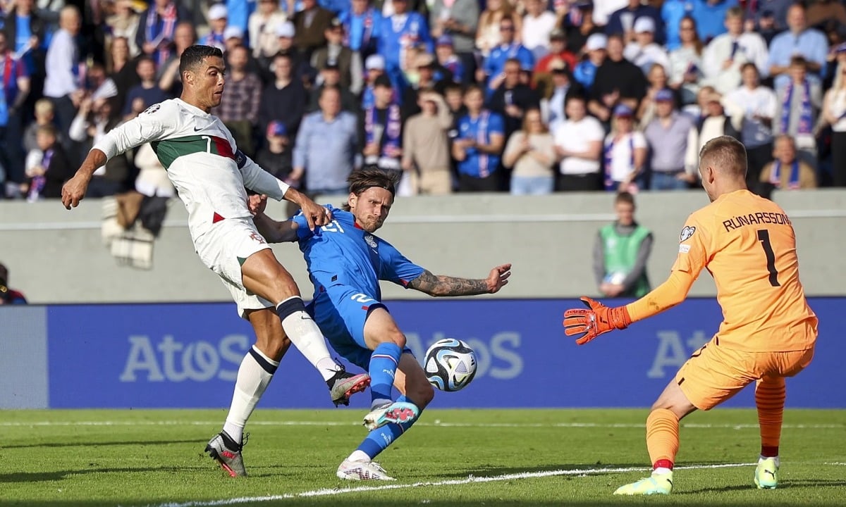 Ronaldo zufrieden mit seinem Tor im 200. Länderspiel