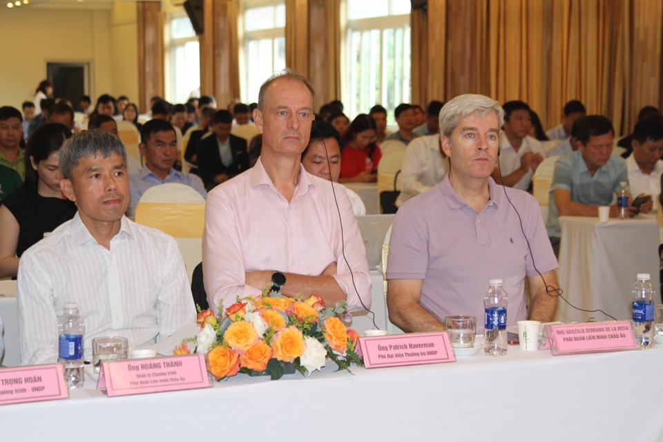 Internationale Delegierte, Ministerien und Zweigstellen nahmen an dem Workshop in Dak Nong teil.