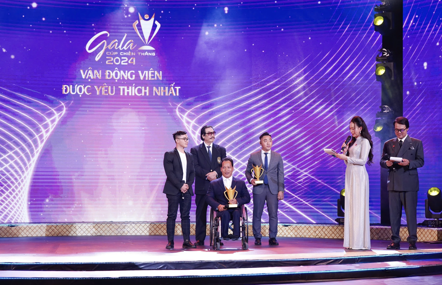 Anh Vien shines on the happy day of Victory Cup photo 6