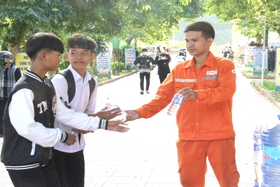 De nombreux étudiants de la région montagneuse de Quang Tri se lèvent à 4 heures du matin pour passer l'examen d'entrée au lycée.