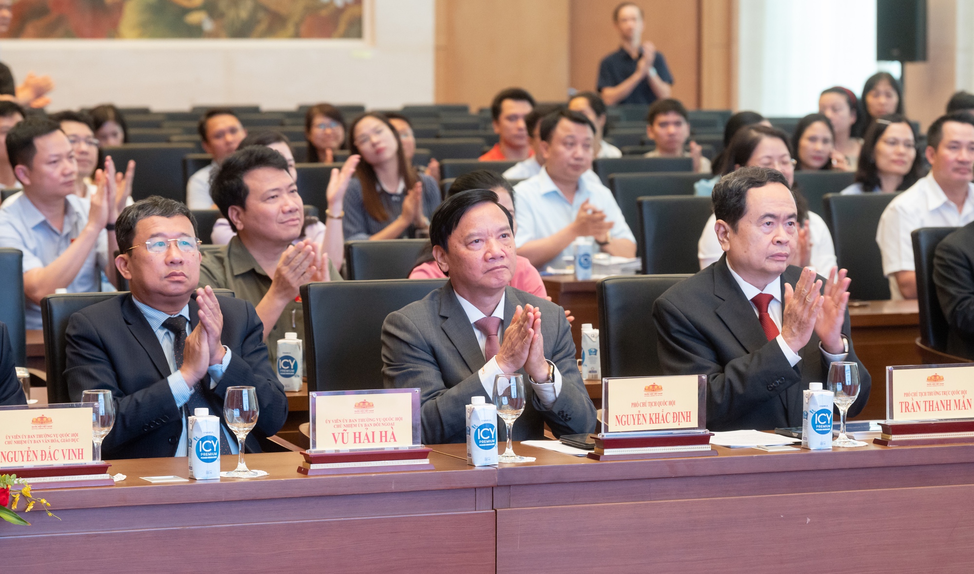 Chủ tịch Quốc hội Vương Đình Huệ dự Lễ công bố Logo, Bộ nhận diện và Website Hội nghị Nghị sĩ trẻ toàn cầu lần thứ 9 - Ảnh 8.