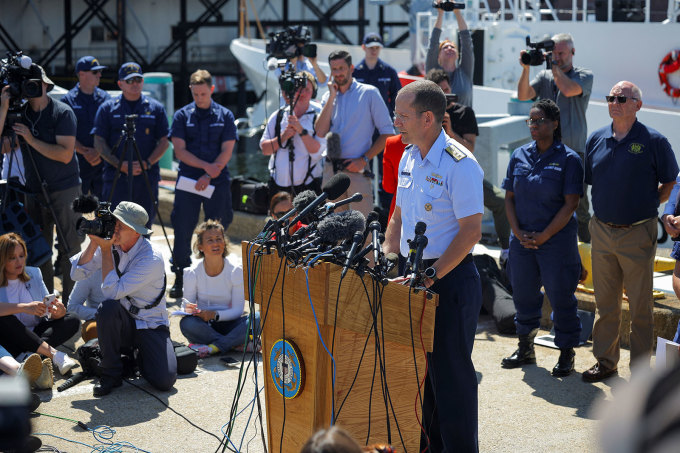 Konteradmiral John Mauger von der US-Küstenwache bei einer Pressekonferenz am 22. Juni in Boston, Massachusetts. Foto: Reuters