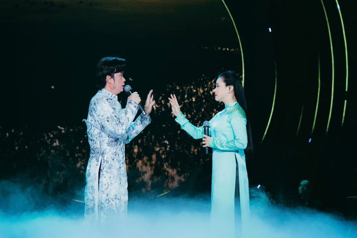 Hoài Linh giả gái đóng vợ thằng Đậu trong live show của con nuôi ca sĩ Phi Nhung - Ảnh 3.