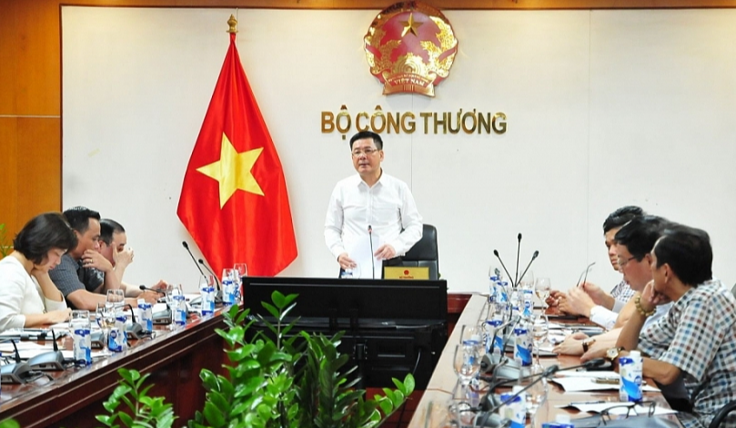 Bộ trưởng Bộ Công thương: 'Không được để thiếu xăng dầu trong 6 tháng cuối năm' - Ảnh 1.