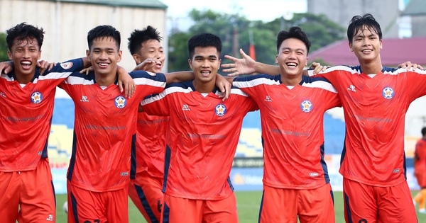 U.23 Vietnam striker shines brightly, Thanh Hoa stadium encounters unexpected incident