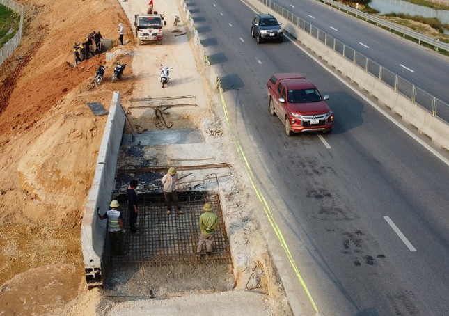 Mai Son - National Highway 45 has many infrastructure shortcomings and accident risks photo 2