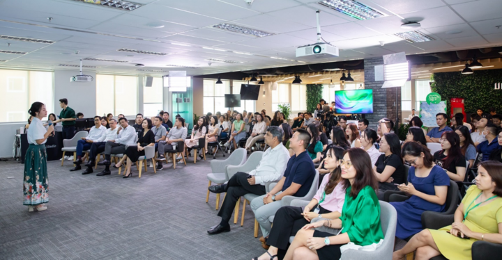 Over the past year, Manulife has implemented a series of initiatives to prioritize talent development and promote engagement. (Photo: Ha Khanh)