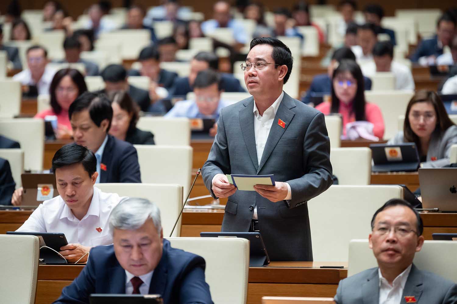 Delegate Nguyen Van Huy - National Assembly Delegation of Thai Binh province speaking. Photo: Office of the National Assembly