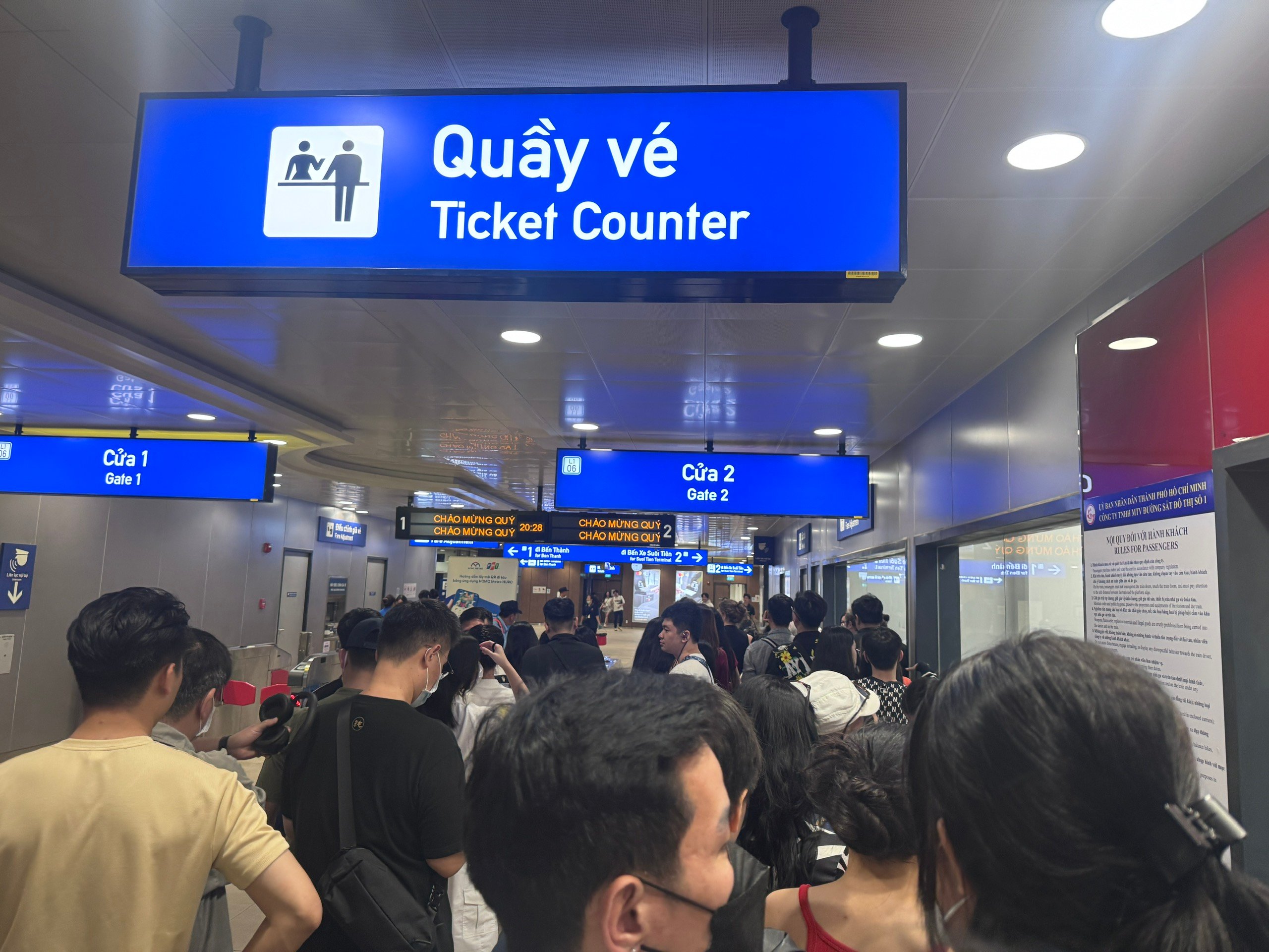 Metro số 1 hoạt động trở lại sau khi tạm dừng trong mưa- Ảnh 2.