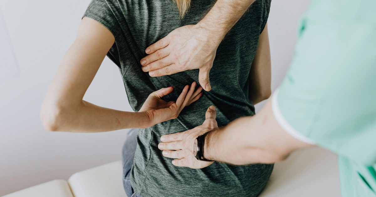 Les médecins mettent en garde contre les habitudes qui provoquent des douleurs au dos, au cou et aux épaules chez de nombreuses personnes