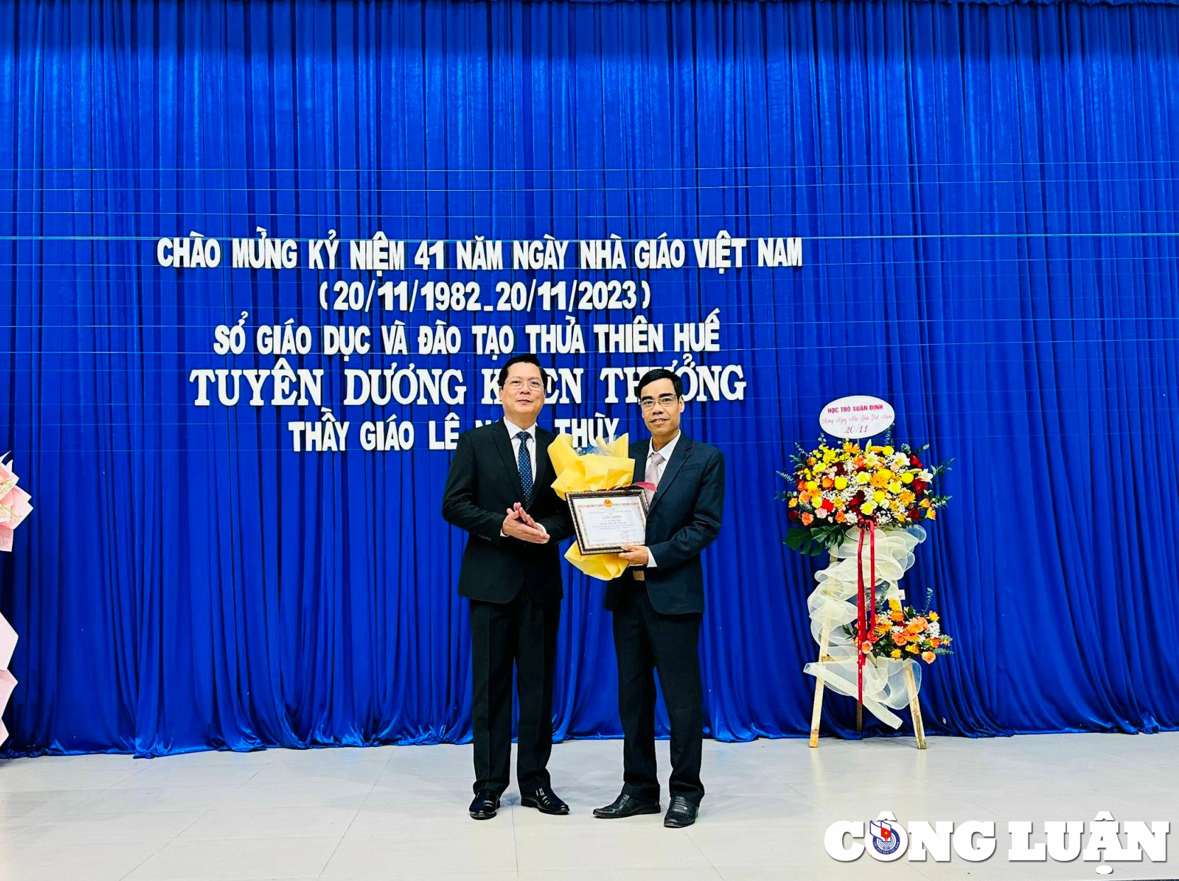 Thua Thien Hue rend hommage à l'enseignante qui a sauvé 3 personnes emportées par les eaux de crue photo 2