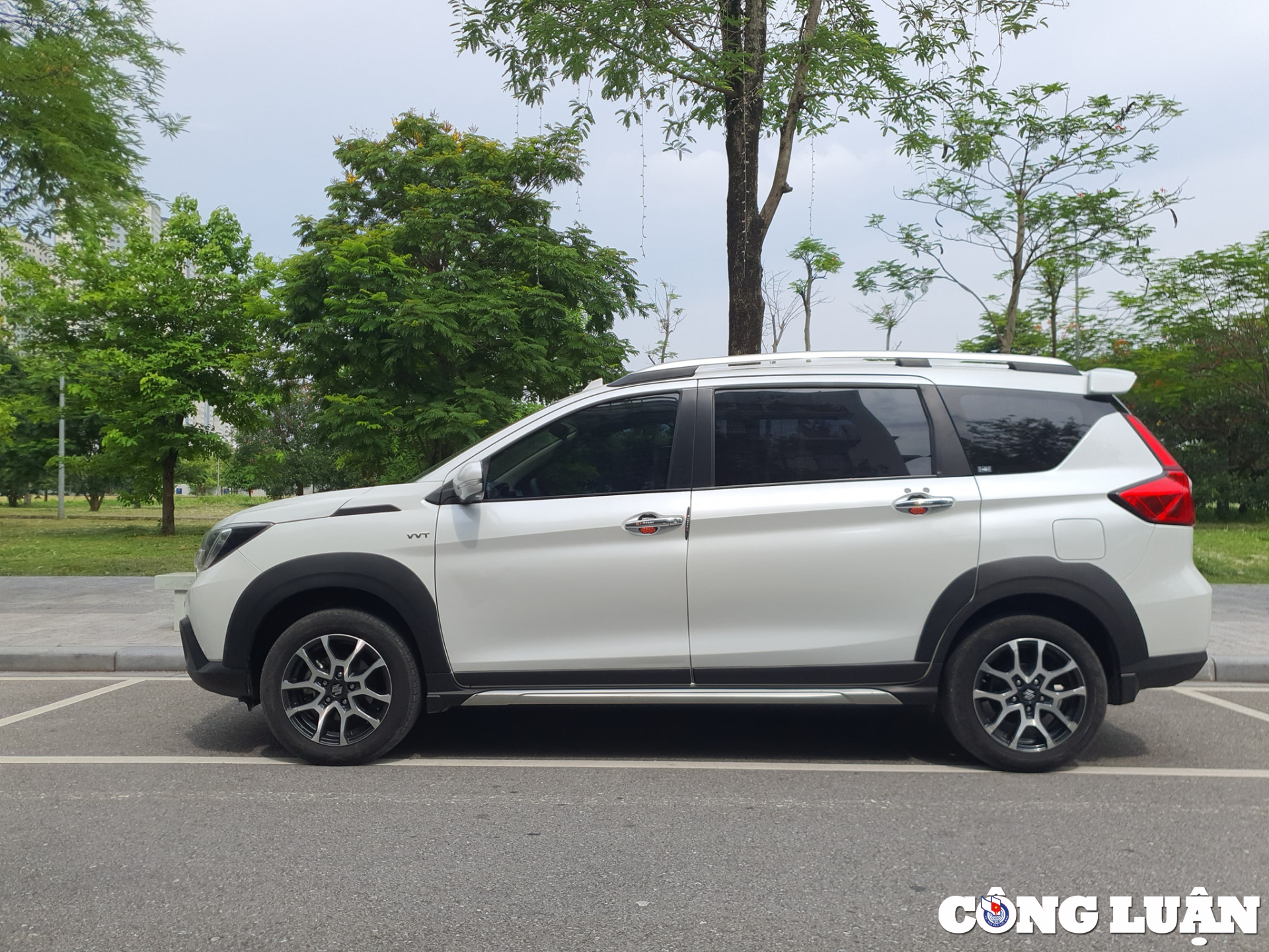 Suzuki XL7 2024 June wheel drive price, same price as sedan segment B, picture 4