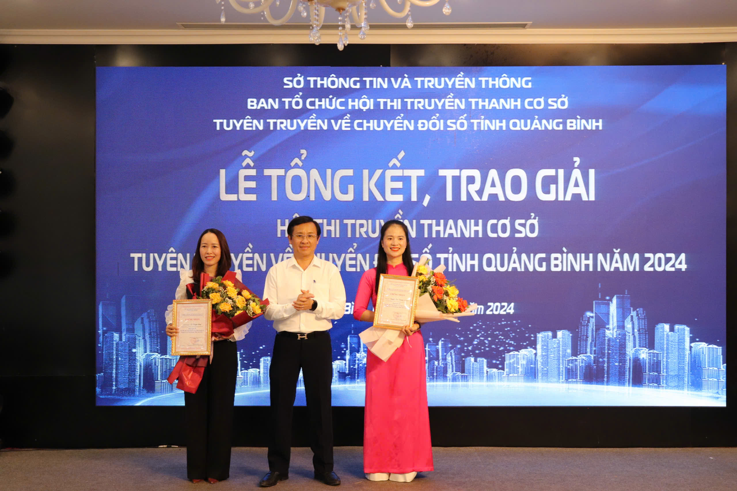 Trao giải Hội thi truyền thanh cơ sở tuyên truyền về 
chuyển đổi số tỉnh Quảng Bình năm 2024- Ảnh 3.