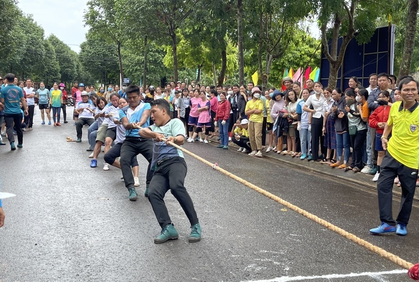 Chu Puh: More than 500 athletes, civil servants, and laborers participate in sports festival photo 1