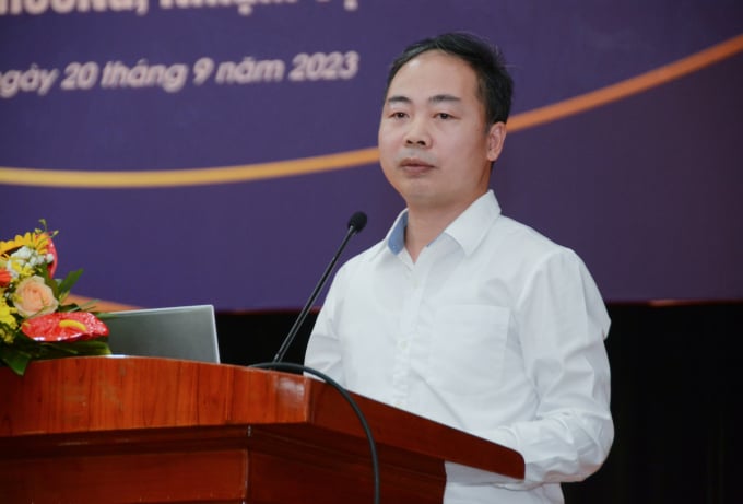 Mr. Nguyen Ngoc Ha shared about the 2025 high school graduation exam at the conference on September 20. Photo: MOET