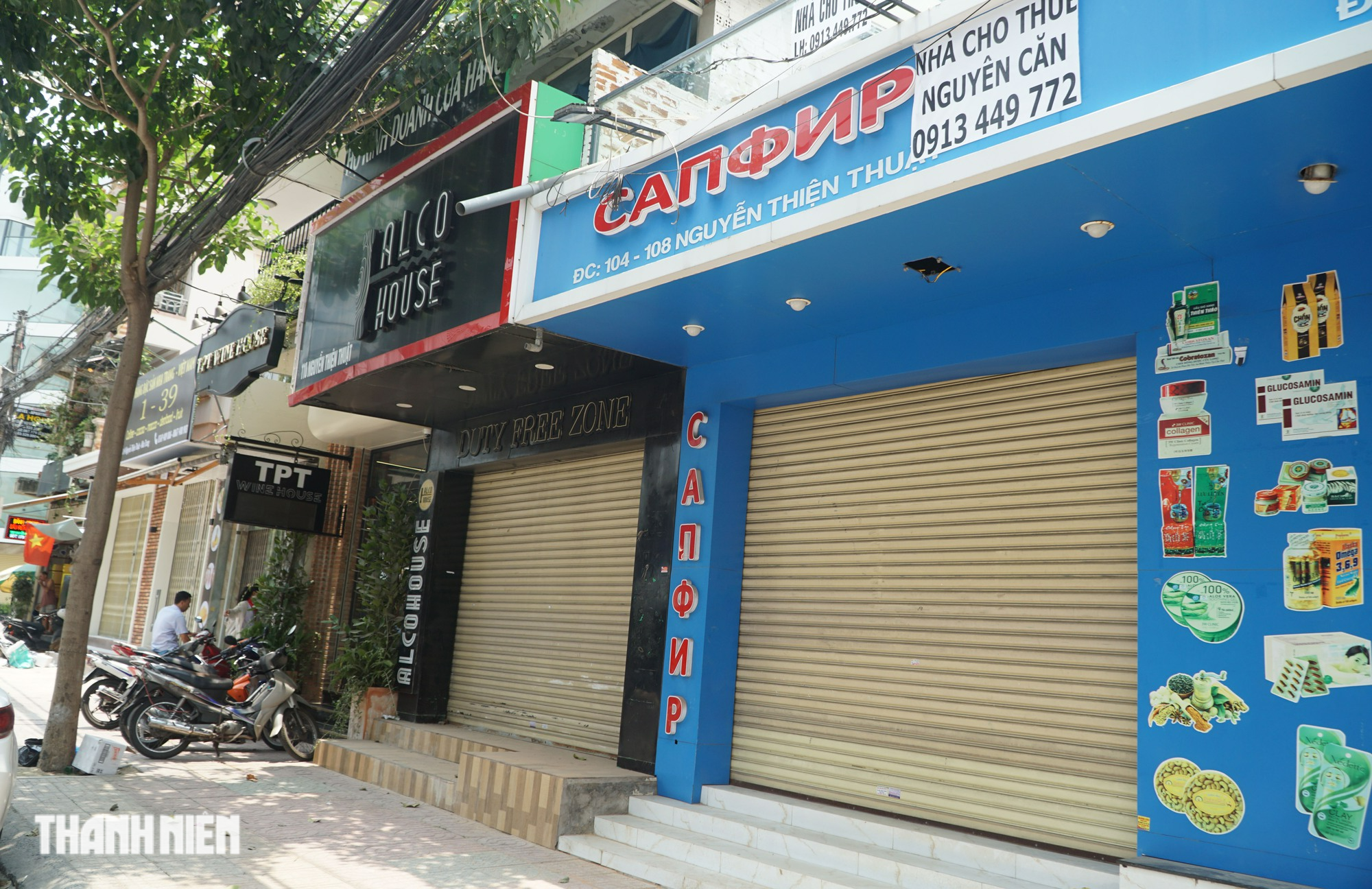 Khu phố Tây ở Nha Trang vẫn vắng hoe dù chuẩn bị bước vào mùa du lịch - Ảnh 8.