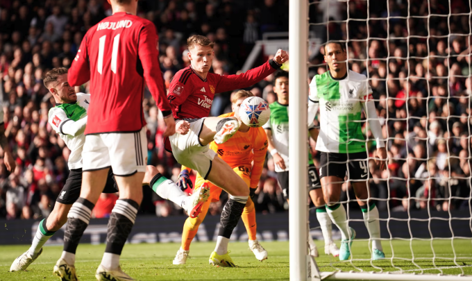 McTominay finished close range, opening the score for Man Utd. Photo: AP