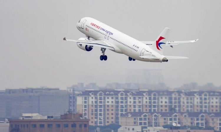 Un avión de pasajeros fabricado en China despega por primera vez