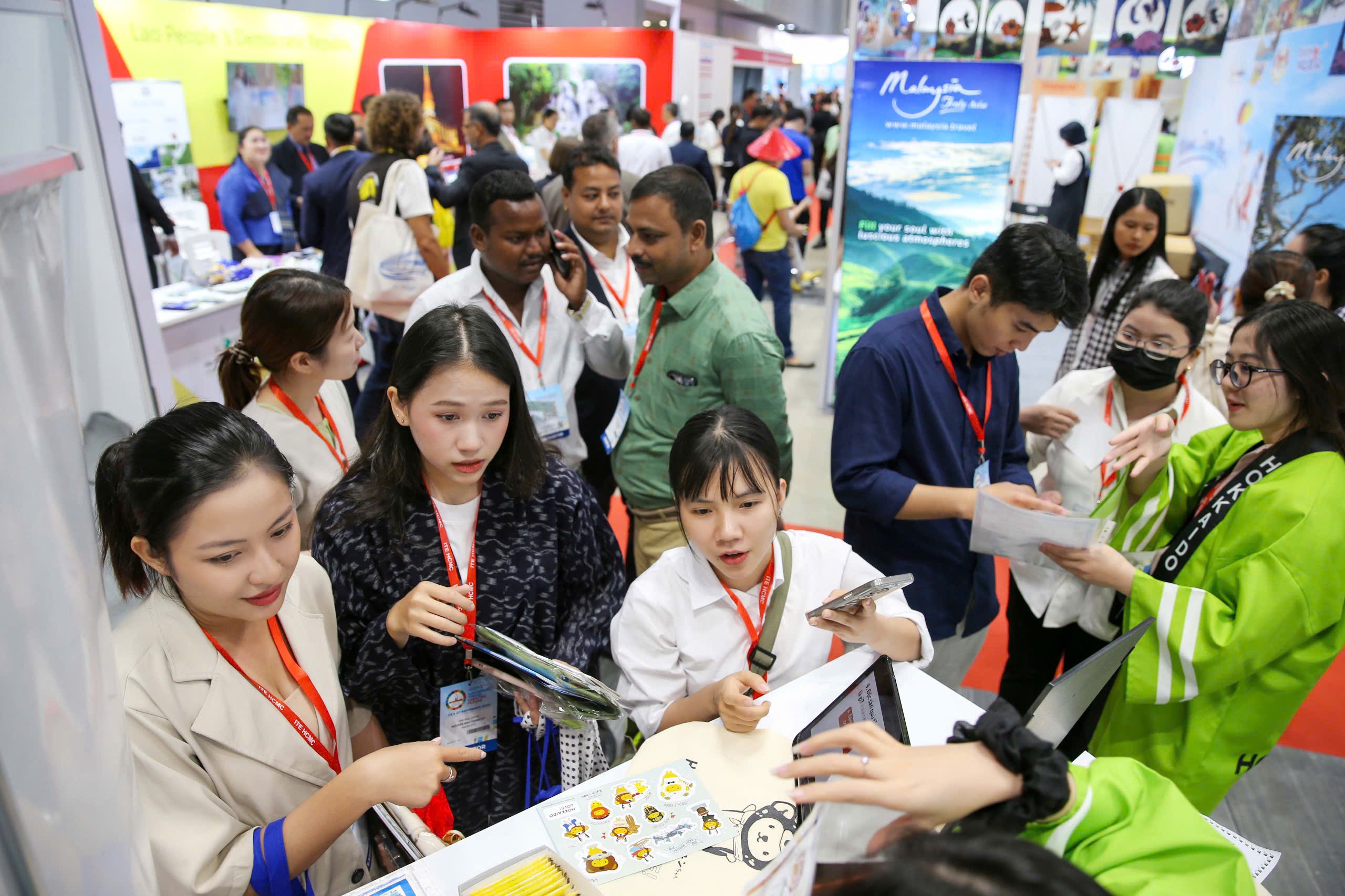 Săn vé máy bay, tour giảm giá 