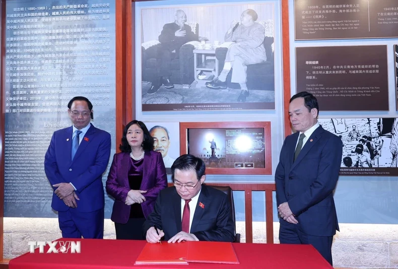 [Foto] Aktivitäten des Vorsitzenden der Nationalversammlung Vuong Dinh Hue in Yunnan, Foto 4