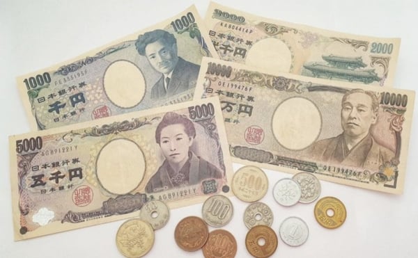 Japanese Yen falls across banks